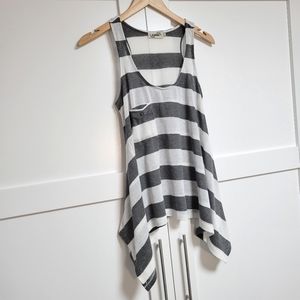 ✨️3 For $30✨️Soho Flowy Tank (M)